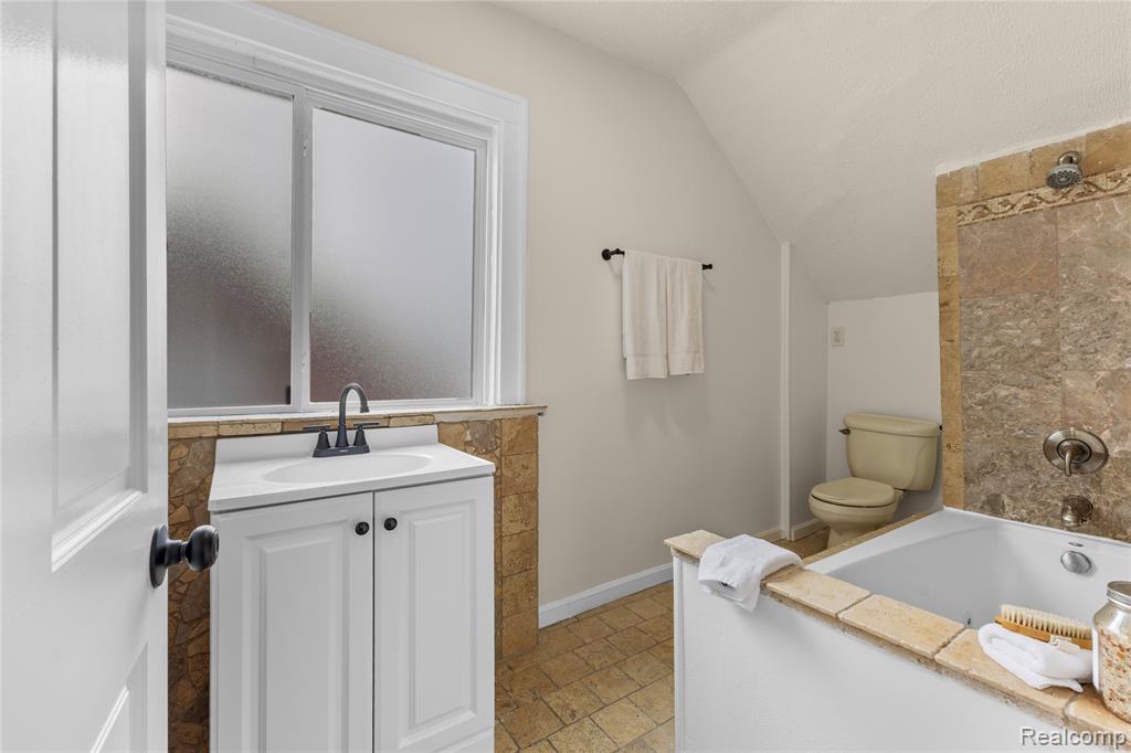 24857 Landau, Center Line, MI 48015 — Photo 26
