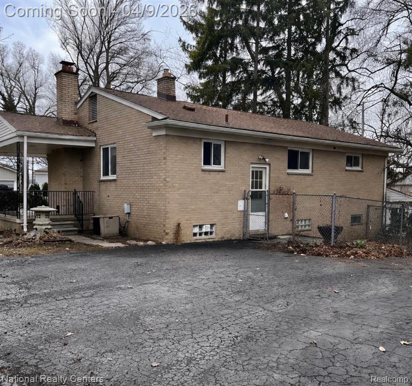 7010 Locklin Street, West Bloomfield, MI 48324 — Photo 20