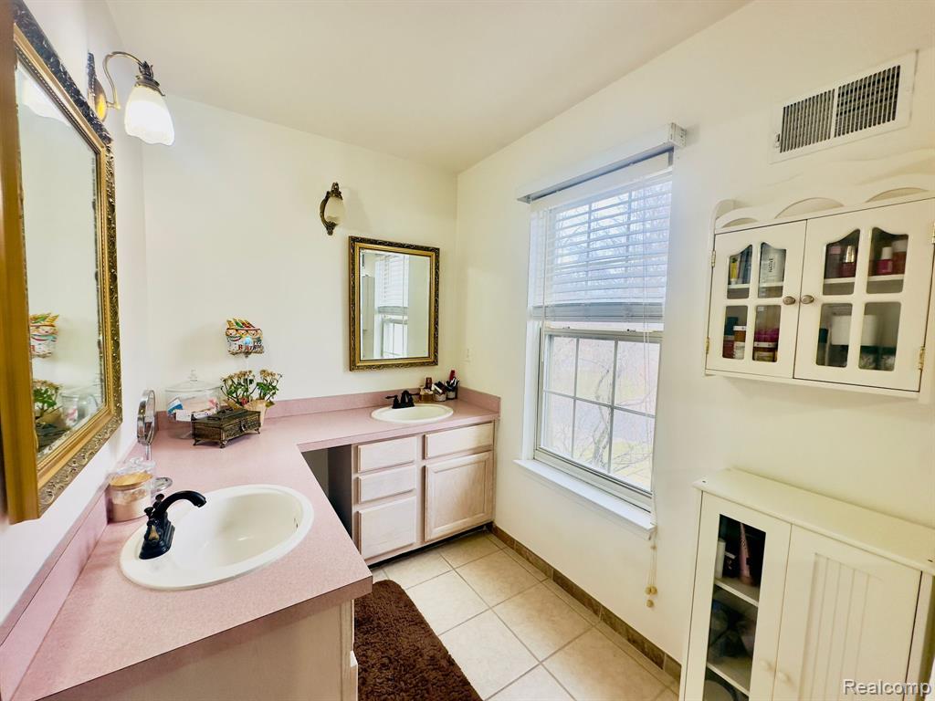 41672 WHITE TAIL Lane, Canton, MI 48188 — Photo 24