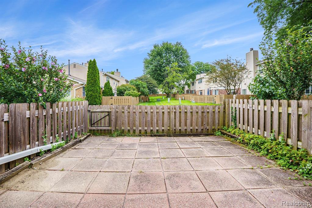 5335 BREEZE HILL, Troy, MI 48098 — Photo 15