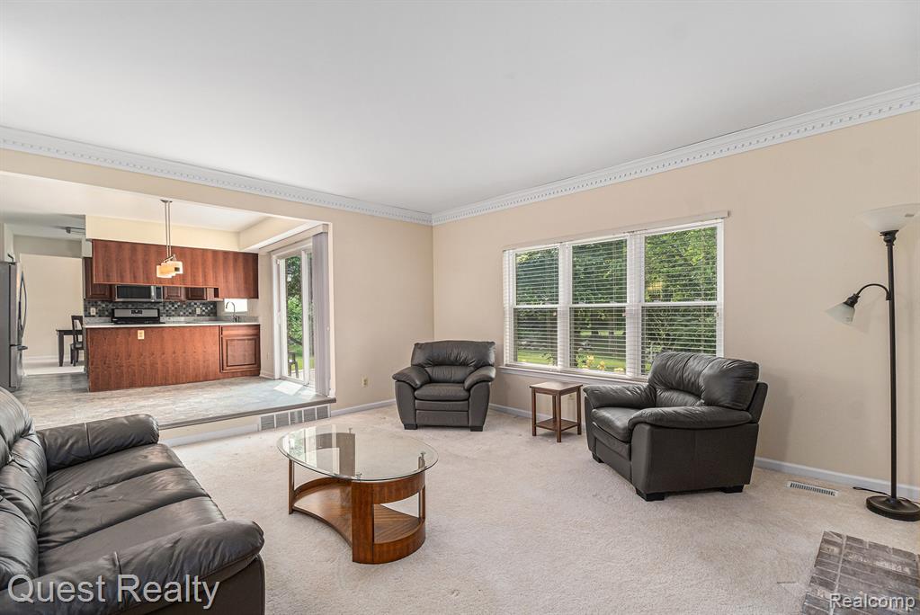 6849 York Street, Waterford, MI 48327 — Photo 11