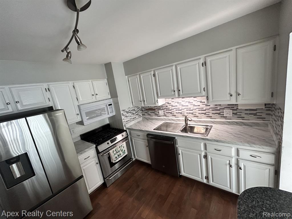 41682 Bedford Drive, Canton, MI 48187 — Photo 12