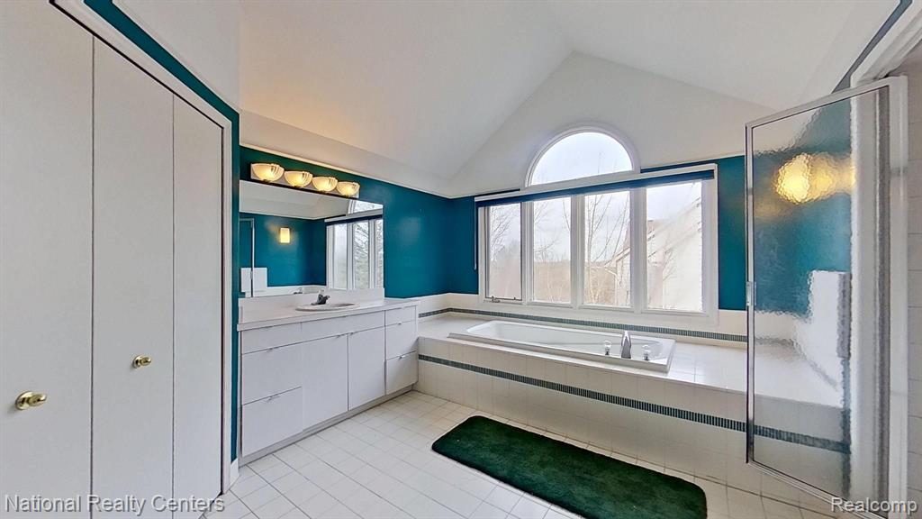 4392 STONEVIEW Drive, West Bloomfield, MI — Photo 56
