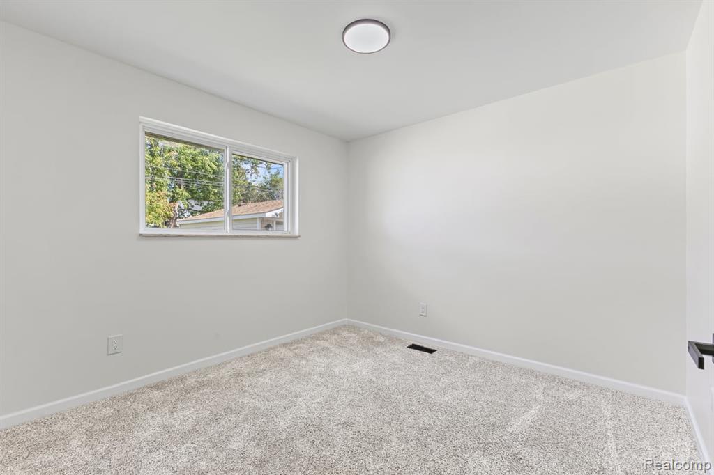 7519 Superior, Center Line, MI 48015 — Photo 17