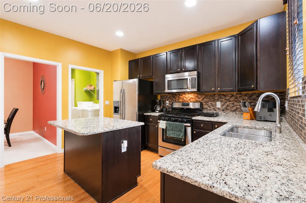 45248 Bartlett Drive, Novi, MI 48377 — Photo 19