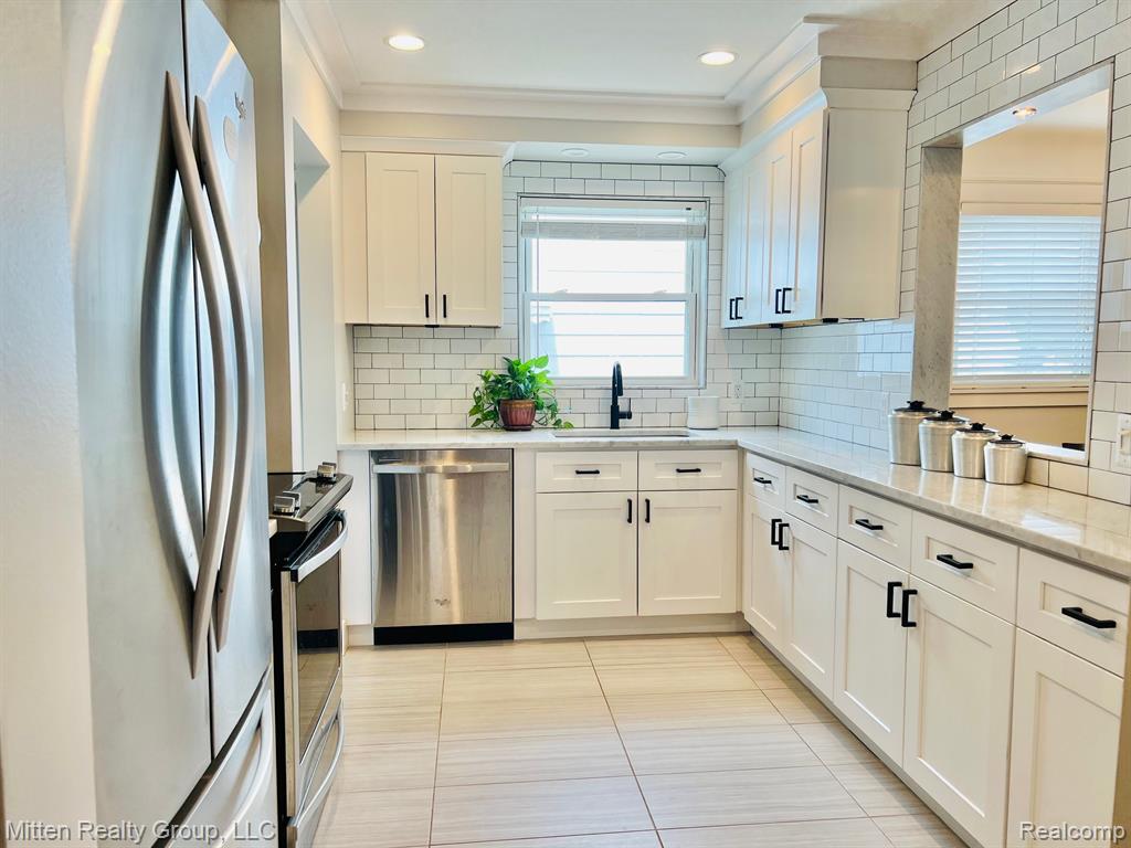539 EDGEWOOD Place, Ferndale, MI 48220 — Photo 9