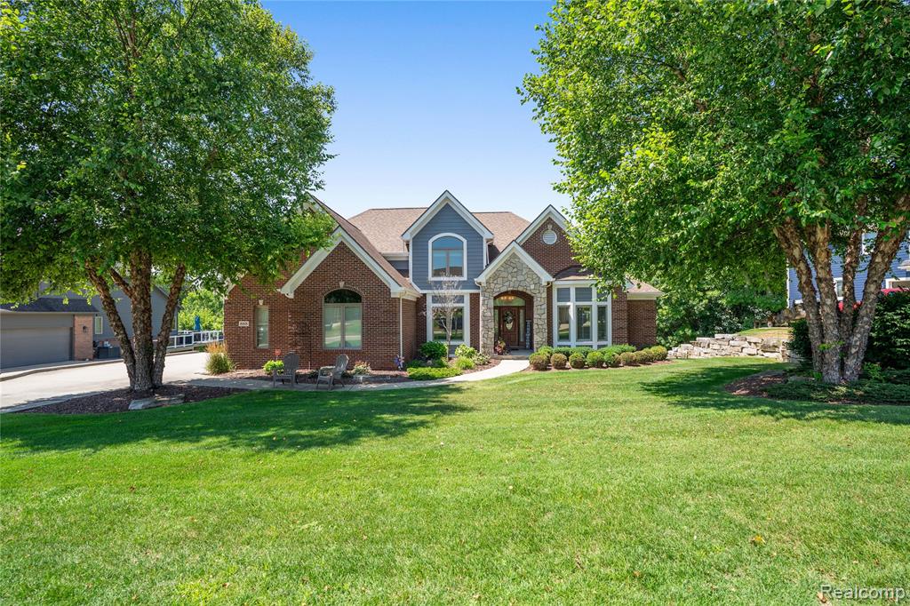 888 Suchava Drive, White Lake, MI