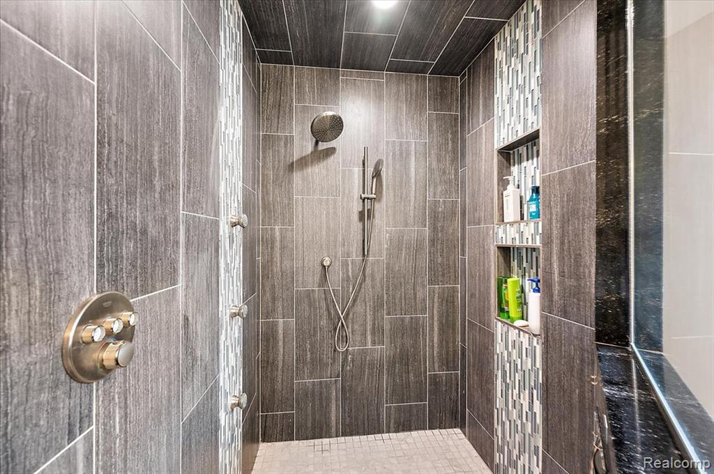 5839 Westwood Drive, Grand Blanc, MI 48439 — Photo 34