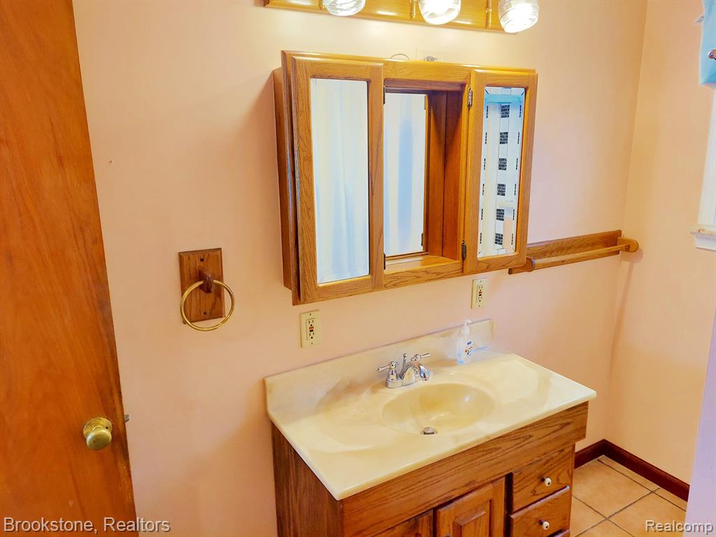 5104 CHESANING Road, Chesaning, MI 48616 — Photo 27