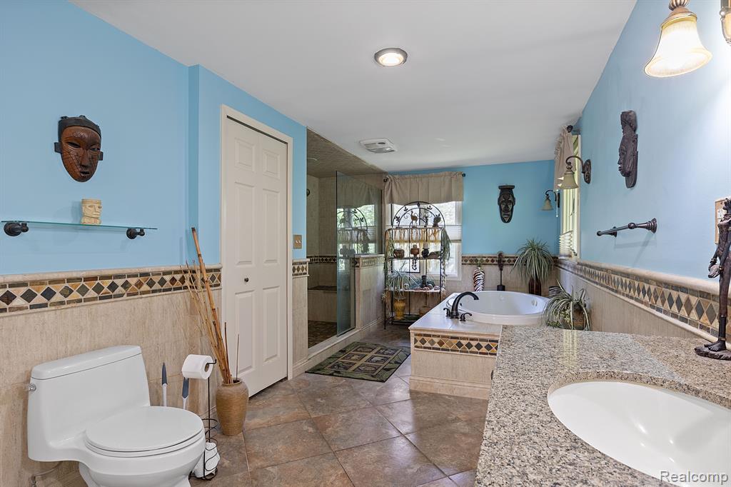 54655 PONTIAC Trail, Milford, MI 48381 — Photo 16