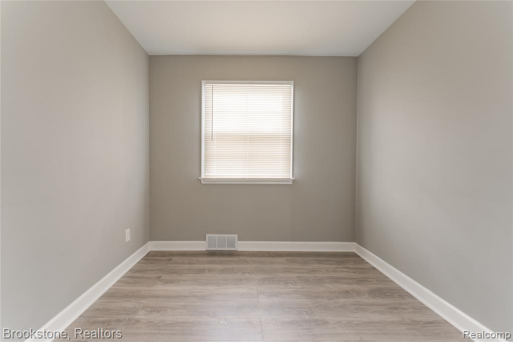 17006 Juliana Avenue, Eastpointe, MI 48021 — Photo 19