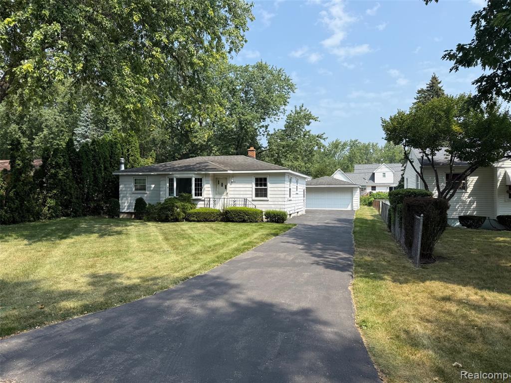 5524 Walling Drive, Waterford, MI 48329 — Photo 2