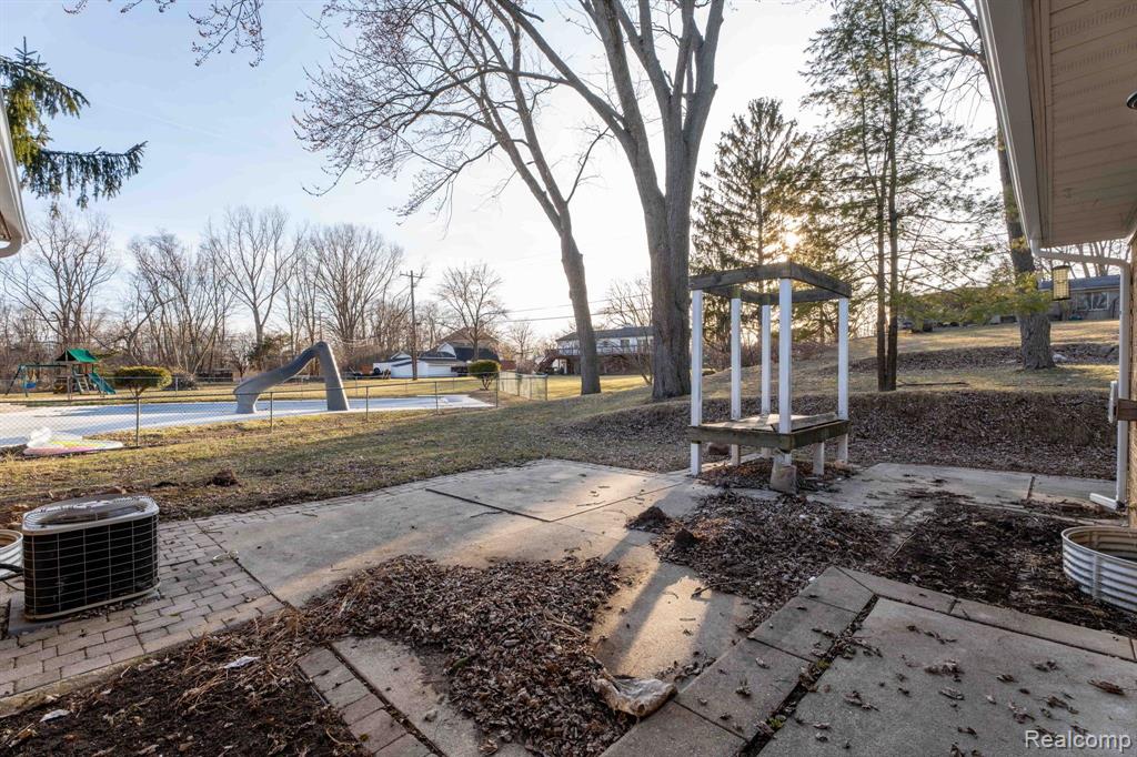 780 Bow Lane, Waterford, MI 48328 — Photo 58