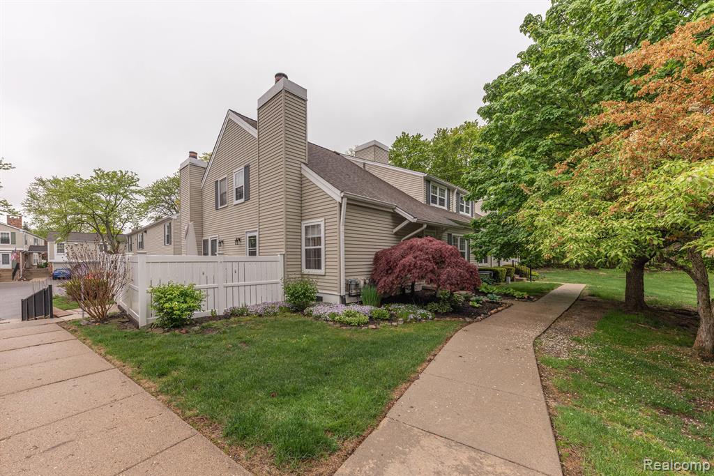 21118 E GLEN HAVEN Circle, Northville, MI 48167 — Photo 2
