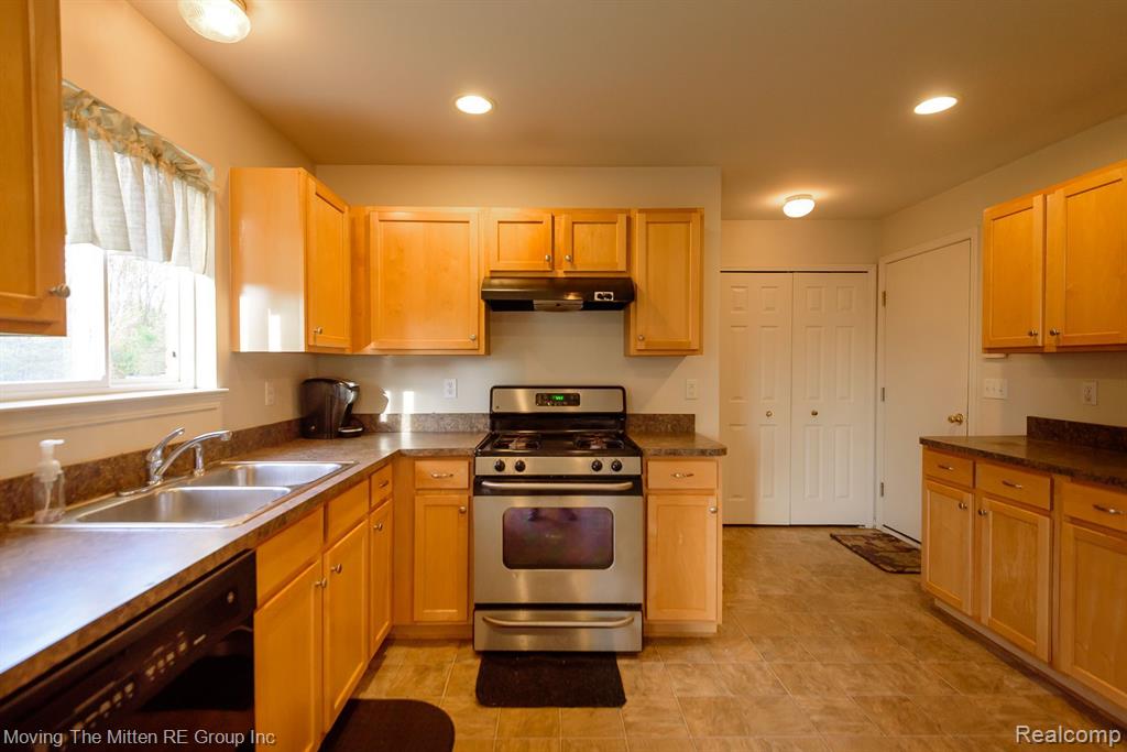 42990 N CUMBERLAND Drive, Van Buren, MI 48111 — Photo 10
