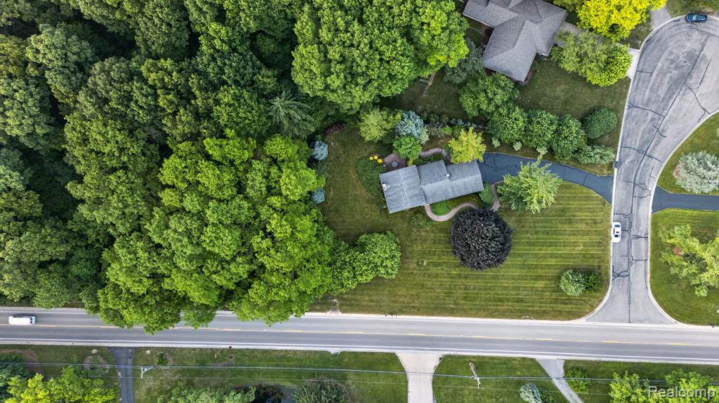 9144 Deer Park Court, Fenton, MI 48430 — Photo 59