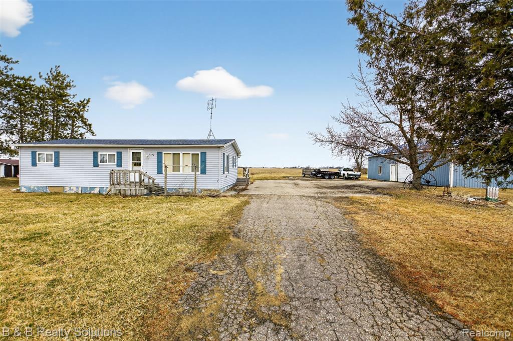 6946 Clifford Road, Marlette, MI 48453 — Photo 4