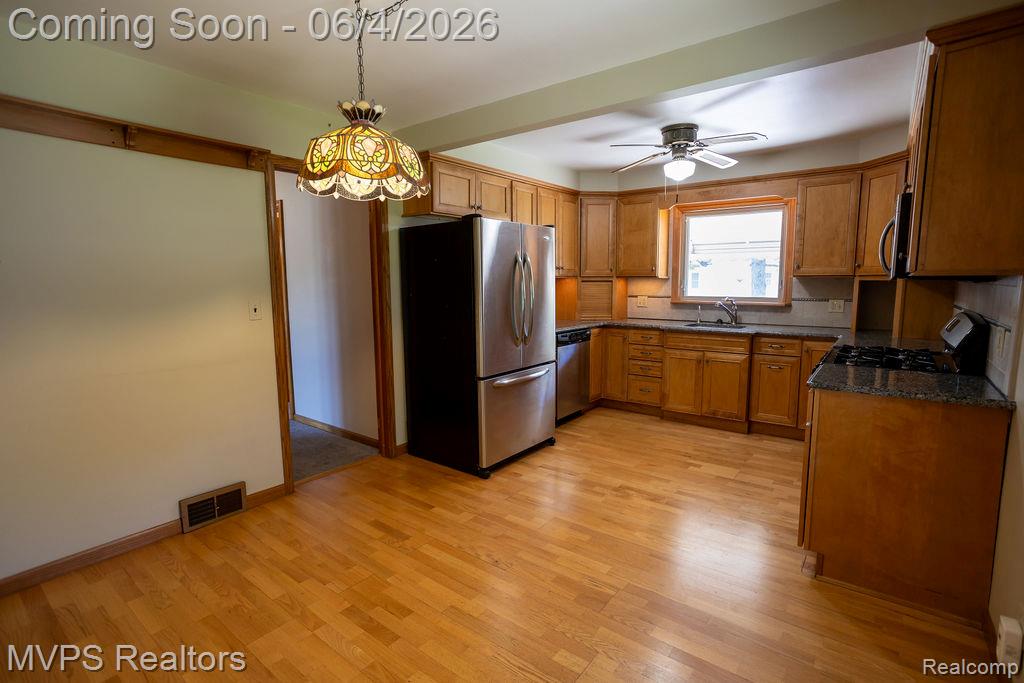 33033 Edgegrove, Fraser, MI 48026 — Photo 11