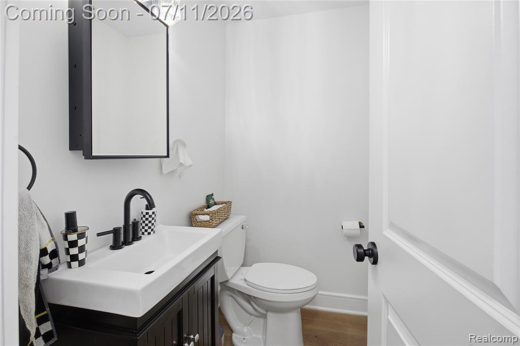 600 WOODCREST Drive, Dearborn, MI 48124 — Photo 16