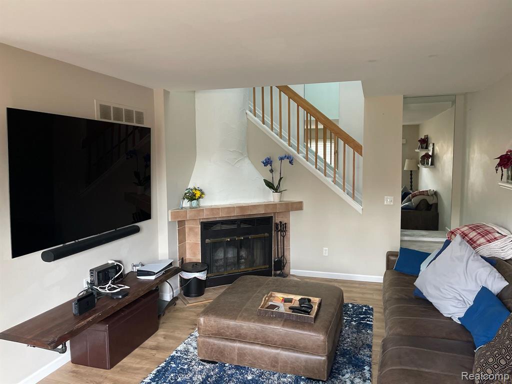 22264 PONDVIEW, 18, Novi, MI — Photo 4