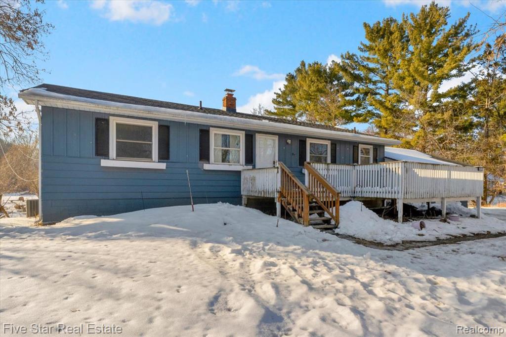 911 S Duck Lake Road, Milford, MI 48381 — Photo 2
