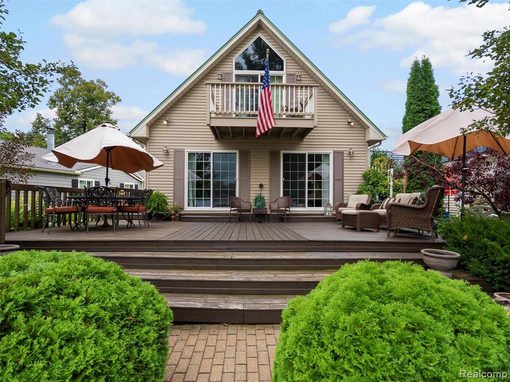 6102 Lakeview Park Drive, Linden, MI 48451 — front exterior