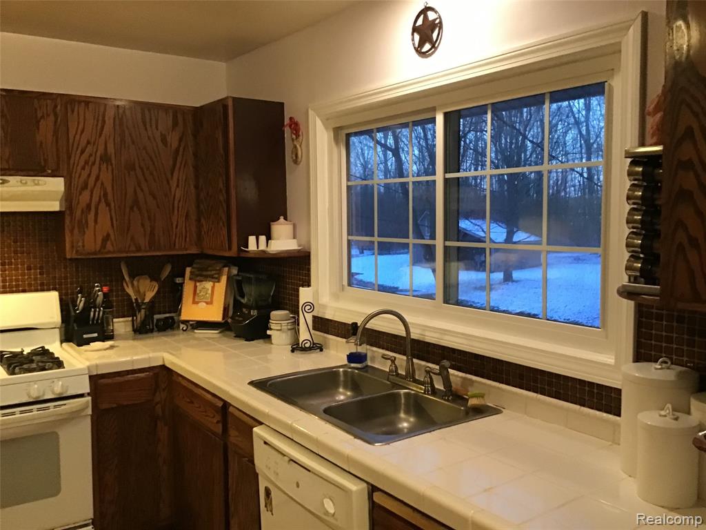 7640 Garland, Washington, MI — Photo 14