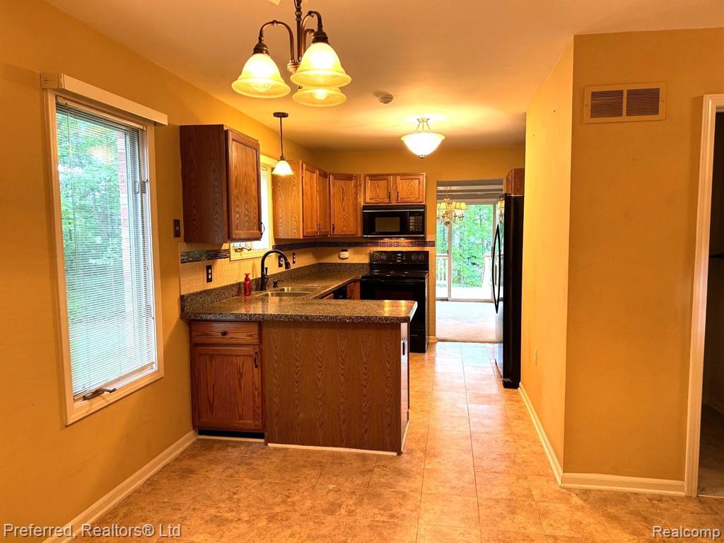 41946 SARATOGA Circle, Canton, MI 48187 — Photo 11