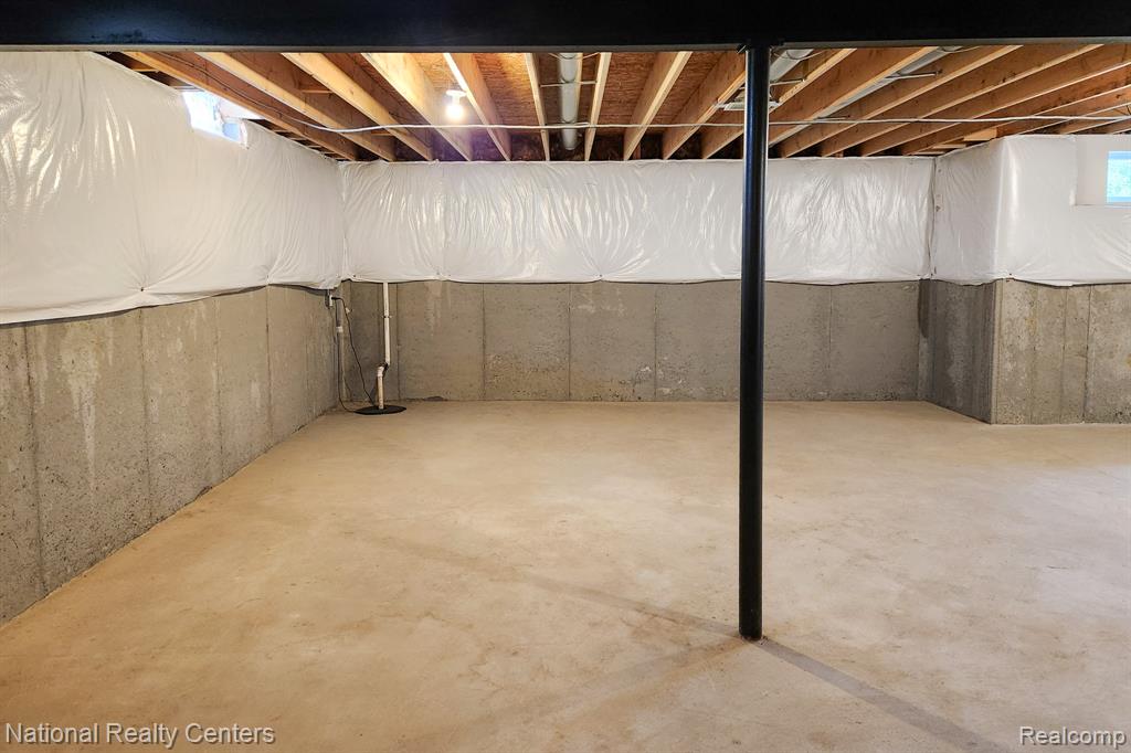 303 Devonshire Drive, 7, Lapeer, MI 48446 — Photo 23