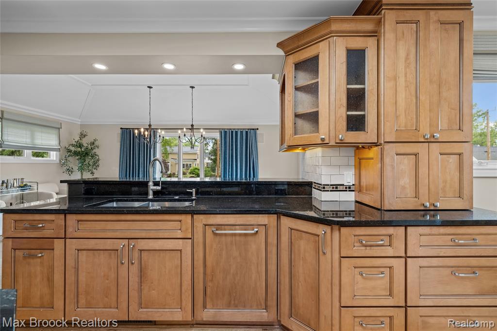 18341 Warwick Street W, Beverly Hills, MI 48025 — Photo 18