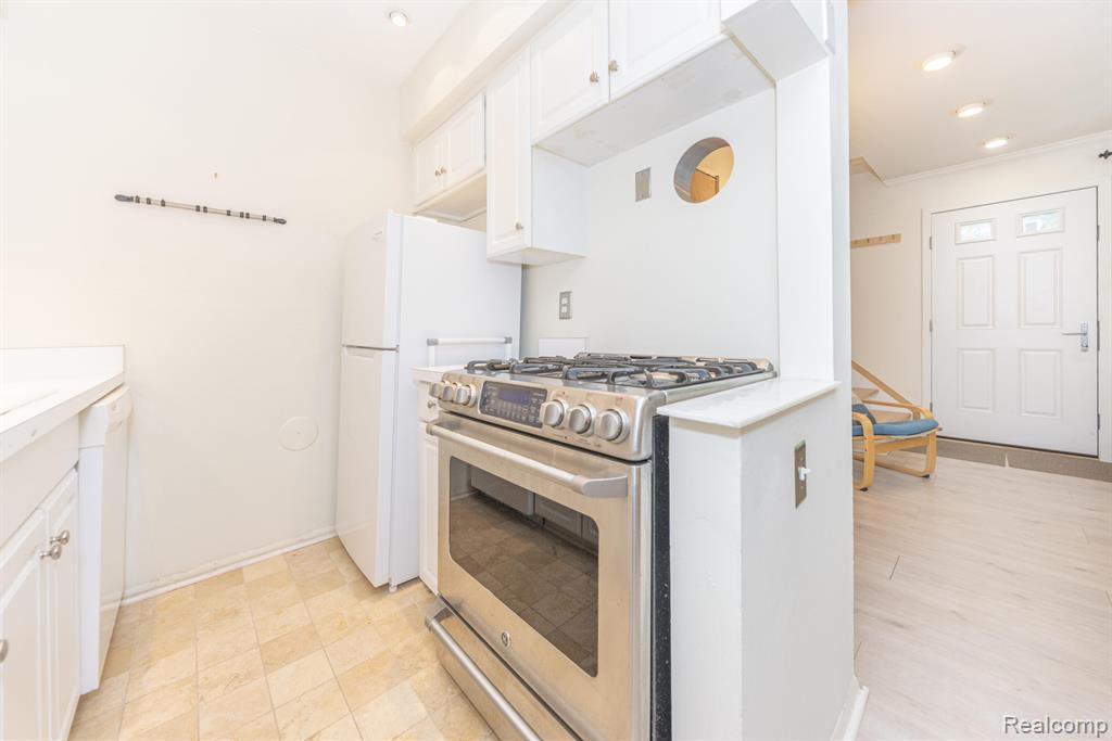 517 Longshore Dr, Ann Arbor, MI 48105 — Photo 11