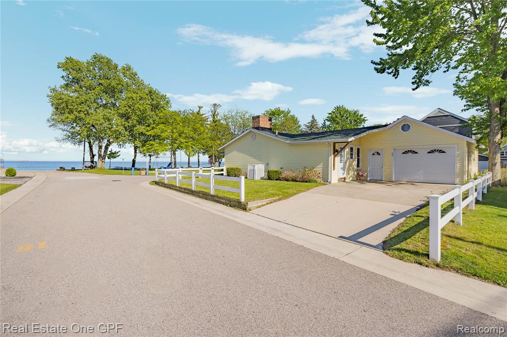 5871 Manor Drive, Fort Gratiot, MI 48059 — Photo 43