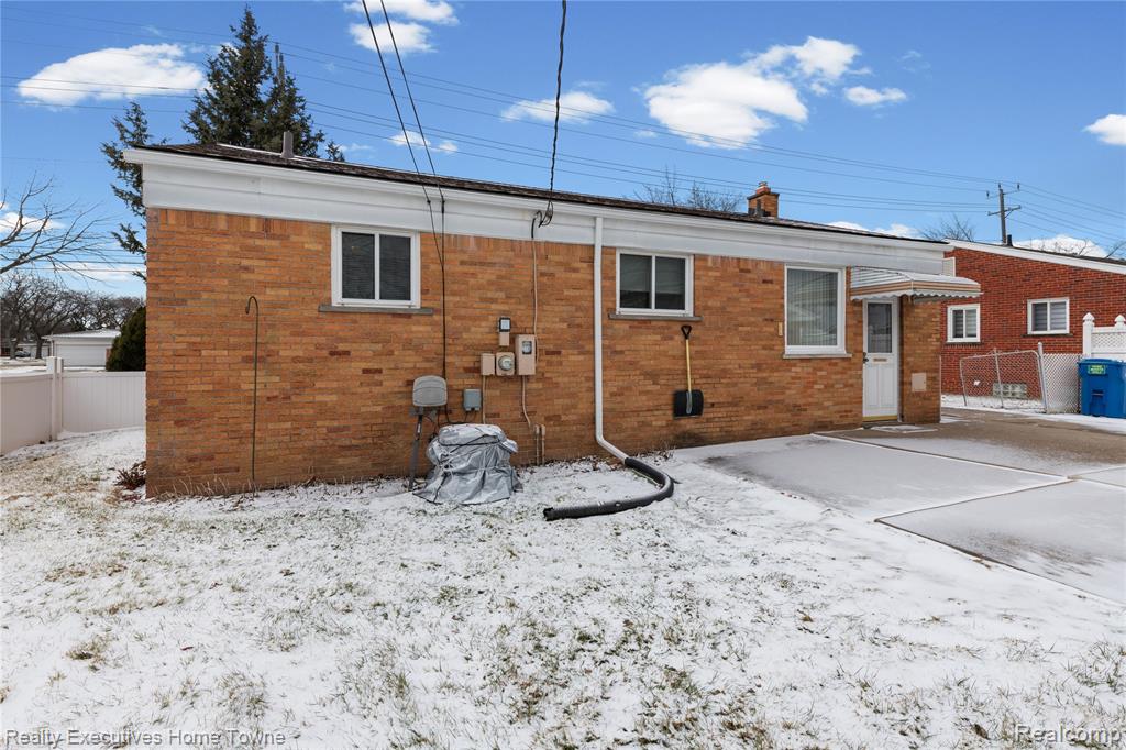 4611 E 13 Mile Road, Warren, MI 48092 — Photo 24
