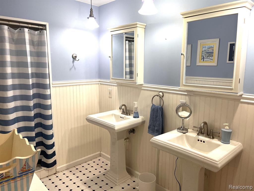 8480 CAROLS Drive, Brighton, MI 48114 — Photo 13