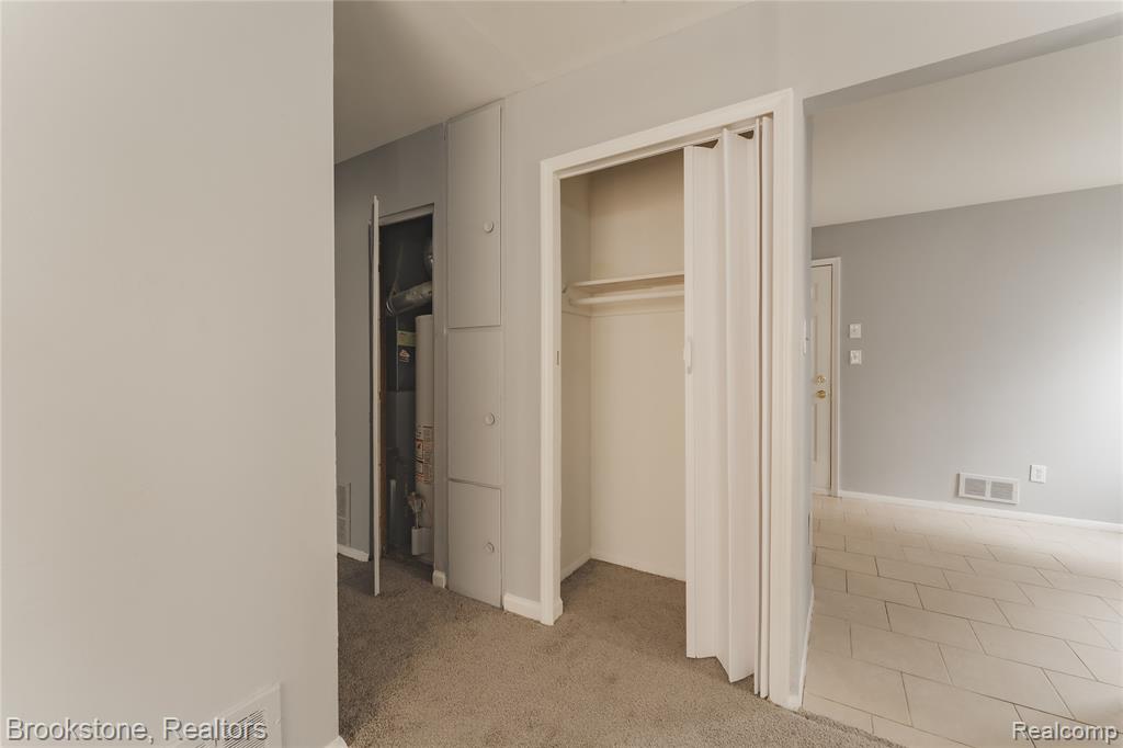 694 Emerson Avenue, Pontiac, MI 48340 — Photo 19