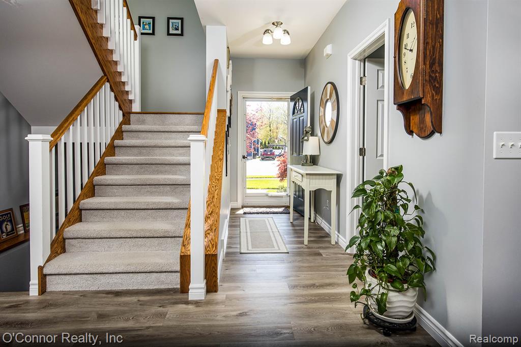 910 Hunter Court, Marysville, MI 48040 — Photo 3