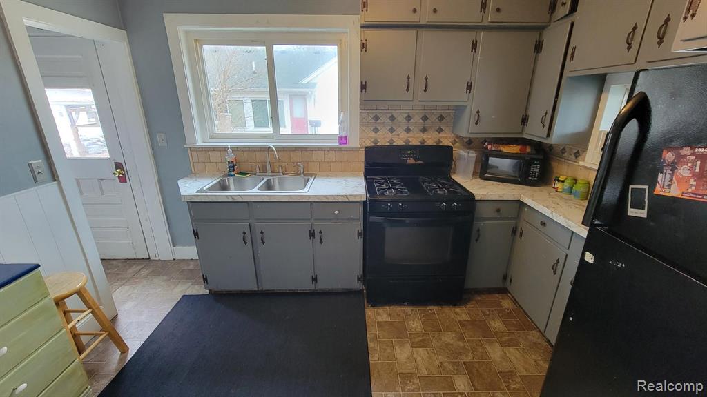 135 HANDLEY Street, Imlay City, MI 48444 — Photo 8