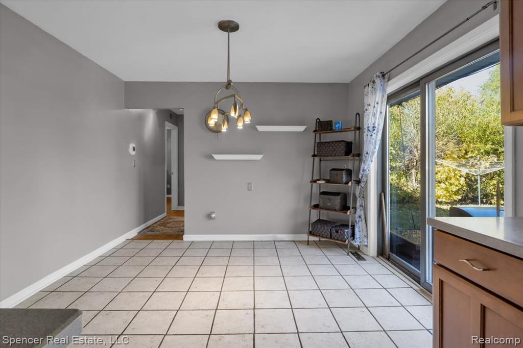 5726 Sutherland Drive, Waterford, MI 48327 — Photo 14