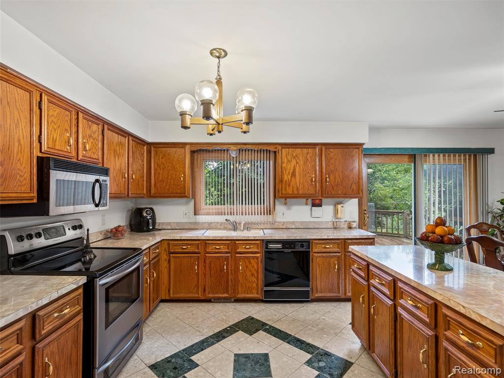 46386 Jackson Drive, Macomb, MI 48044 — Photo 18