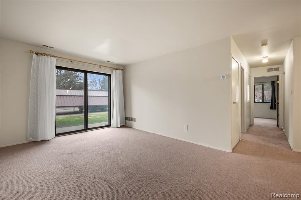 7538 Manor Circle, 102, Westland, MI — Photo 5