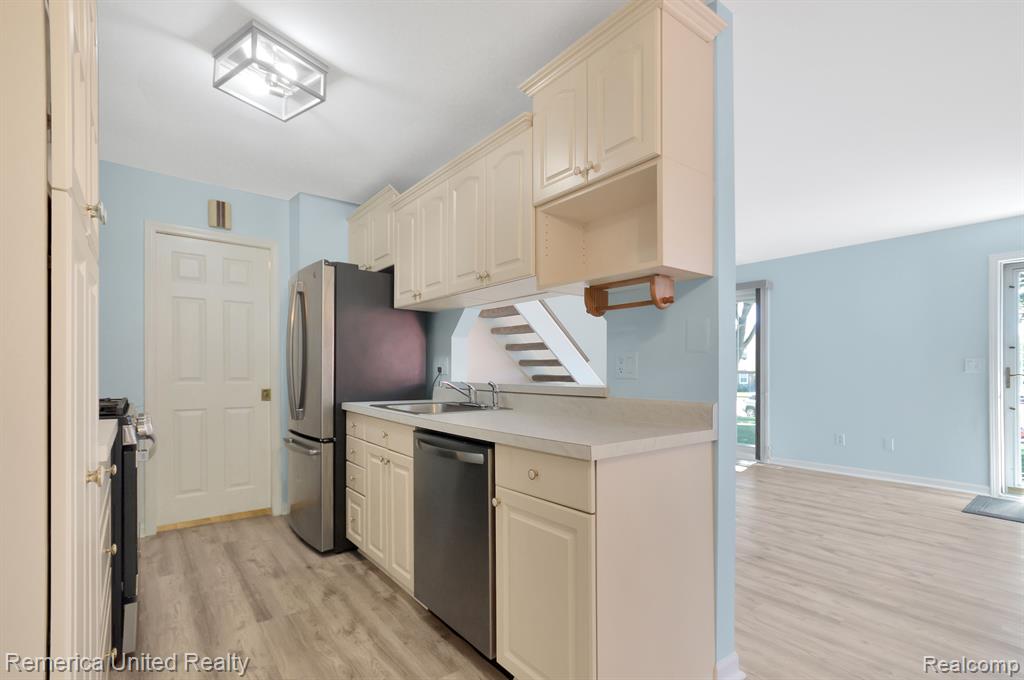 23715 Stonehenge Boulevard, Novi, MI — Photo 9