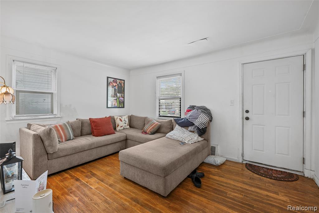 7784 METTETAL Street, Detroit, MI 48228 — Photo 9