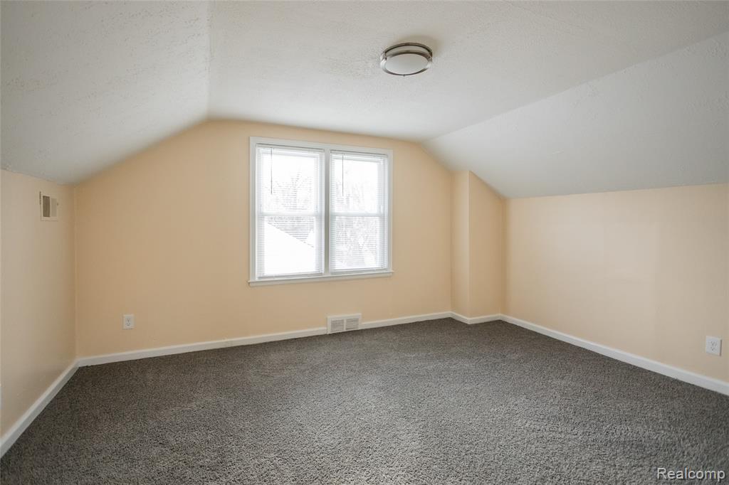 19100 Kingsville Street, Harper Woods, MI 48225 — Photo 12