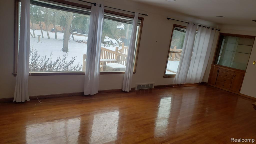 730 WOODCREST Drive, Dearborn, MI 48124 — Photo 4