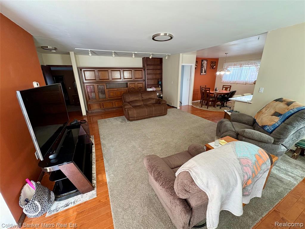 4092 Woodstock Road, Waterford, MI 48328 — Photo 47