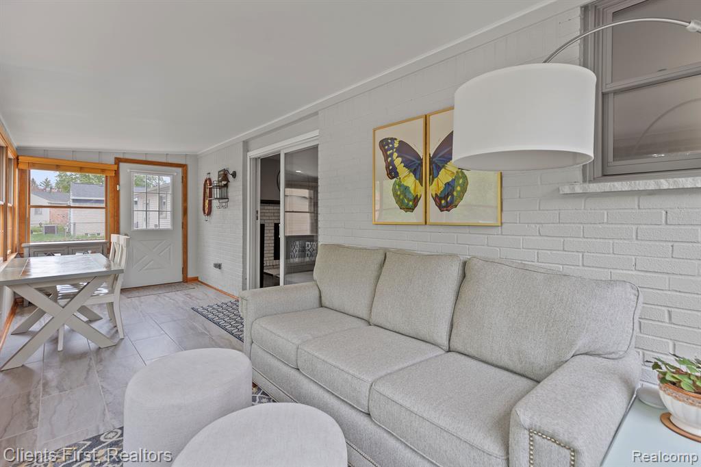 9193 HACKBERRY Avenue, Plymouth, MI 48170 — Photo 17