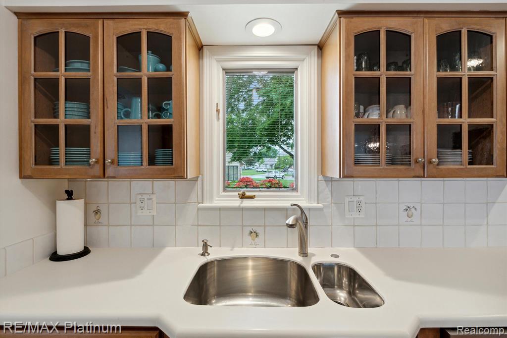 24458 BASHIAN Drive, Novi, MI — Photo 19