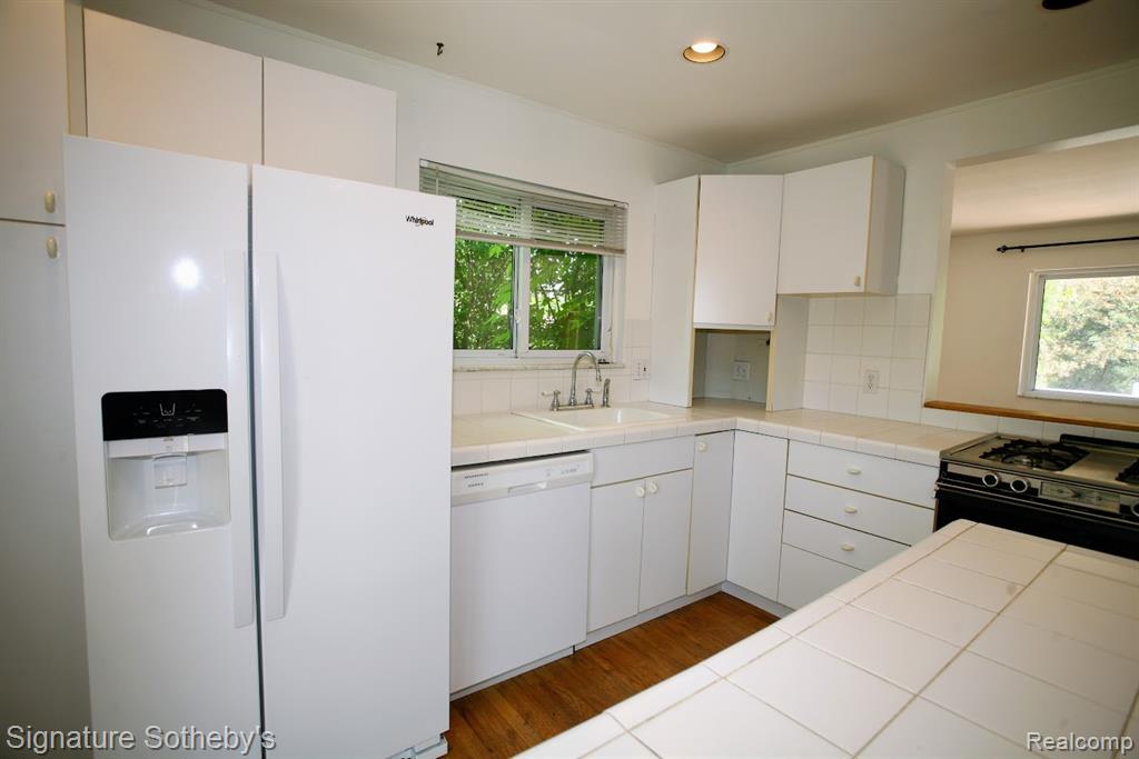 5800 Paramus, Clawson, MI — Photo 6