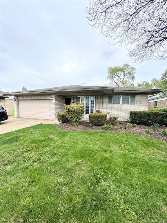 31090 Mc Namee, Fraser, MI 48026 — Photo 2