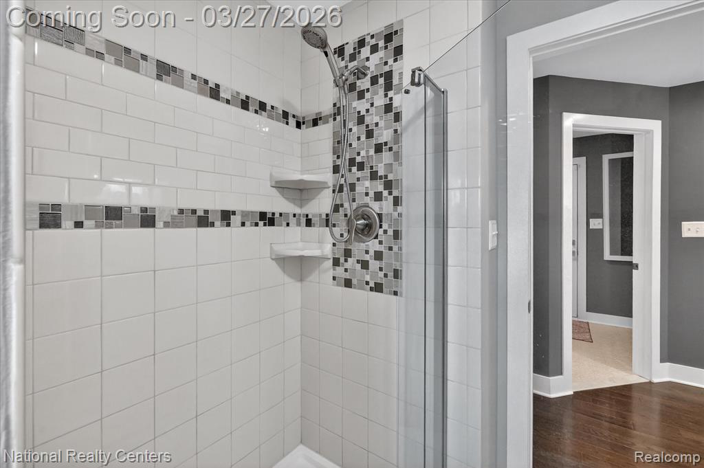 946 Dunreath Street, Wolverine Lake, MI 48390 — Photo 17